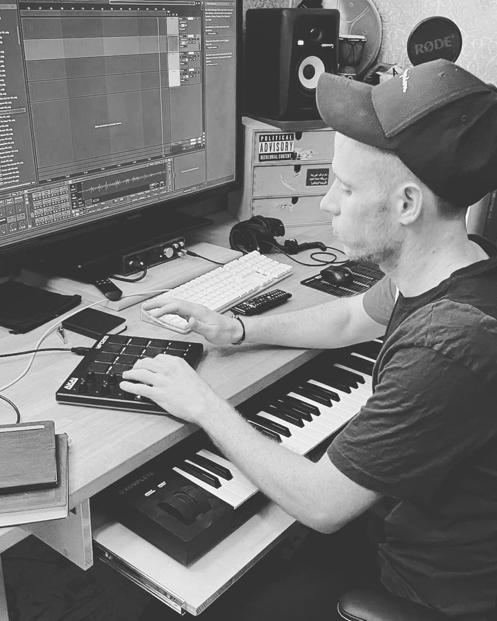 R1ZON in the studio